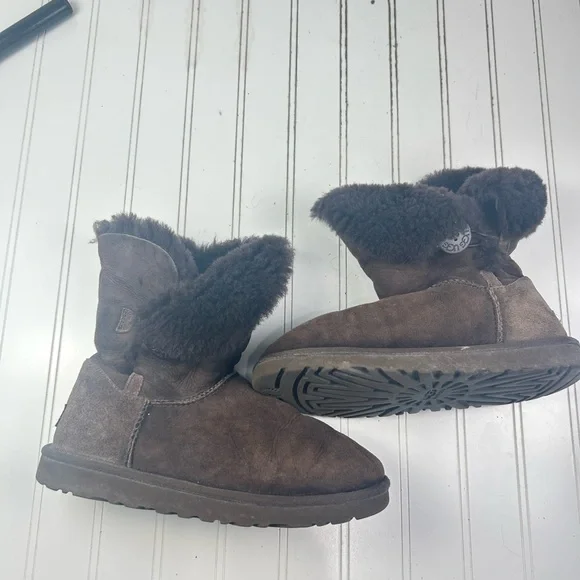 UGG Women's Bailey Button II Chocolate Brown Boots Size - Picture 2 of 12
